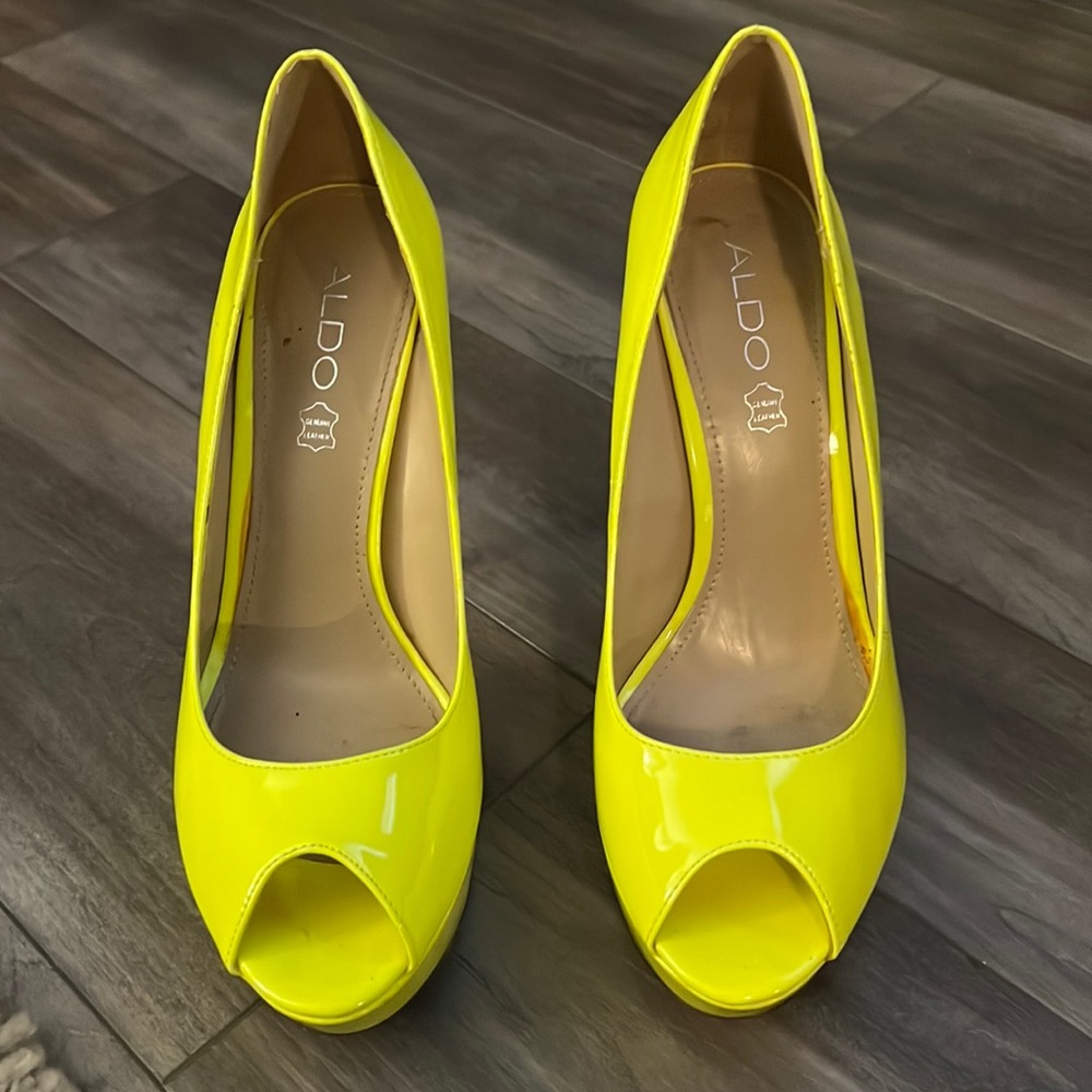 Neon yellow Aldo platform pump (Bismarck’s-67)